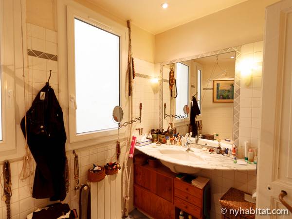 Bathroom - Photo 2 of 4 Bathroom - Photo 2 of 4