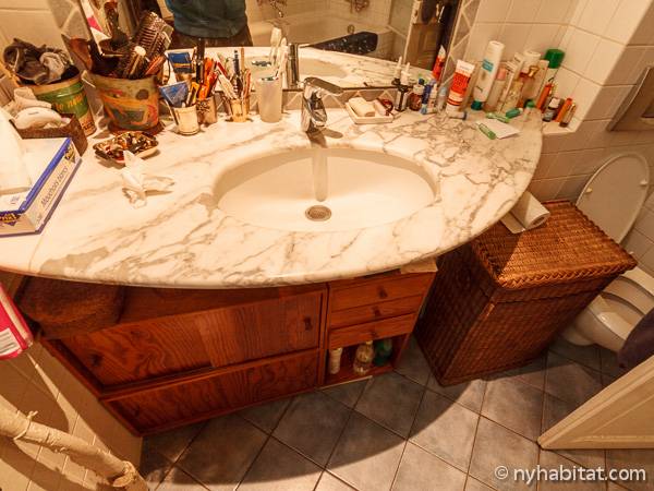 Bathroom - Photo 3 of 4 Bathroom - Photo 3 of 4