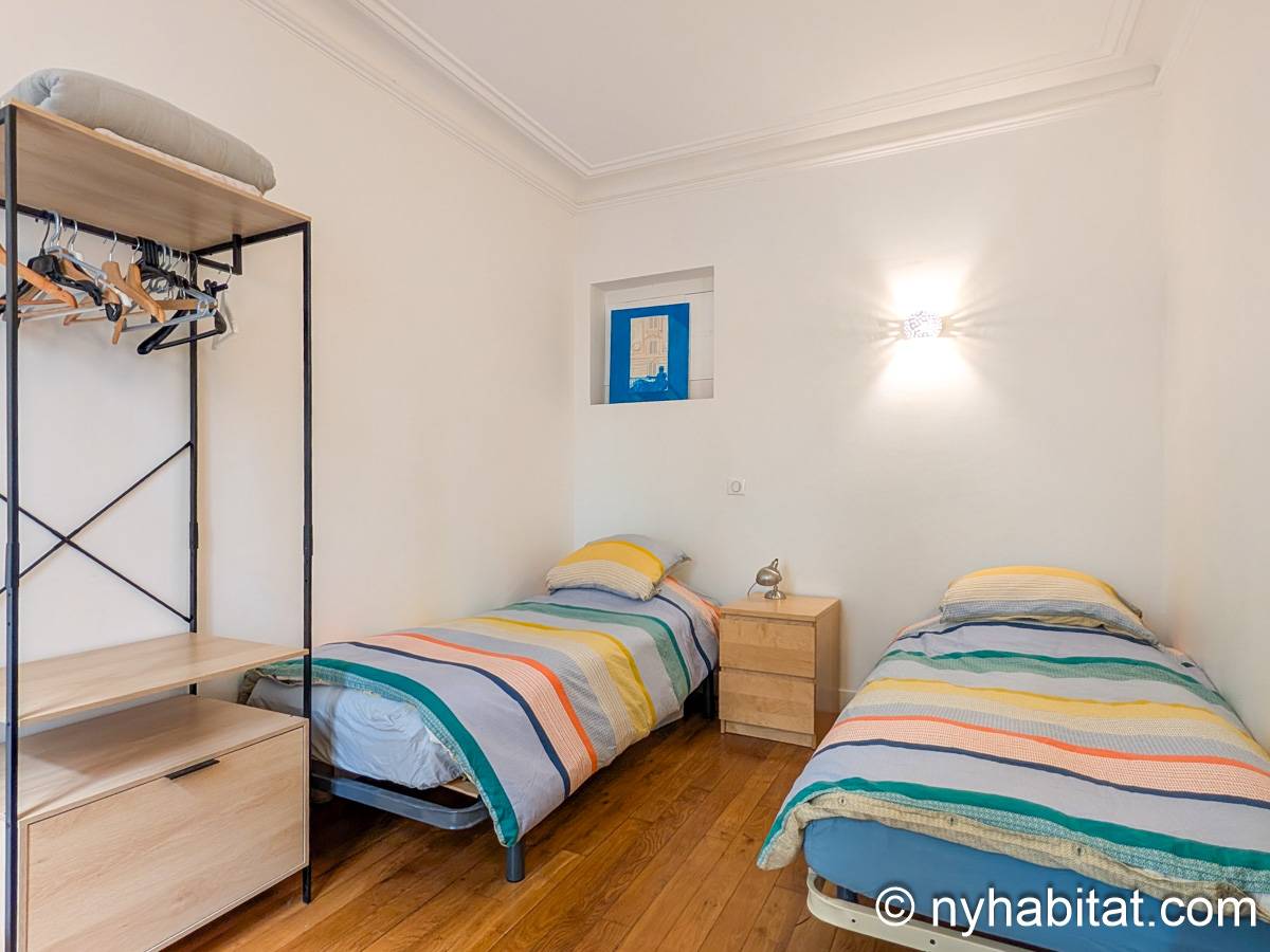 Camera 2 - Photo 1 di 6