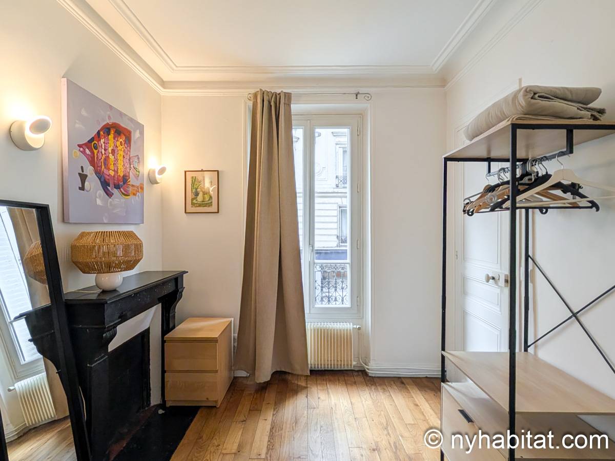 Camera 2 - Photo 4 di 6