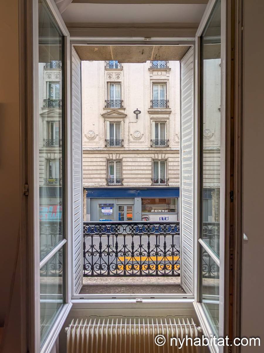 Camera 2 - Photo 5 di 6