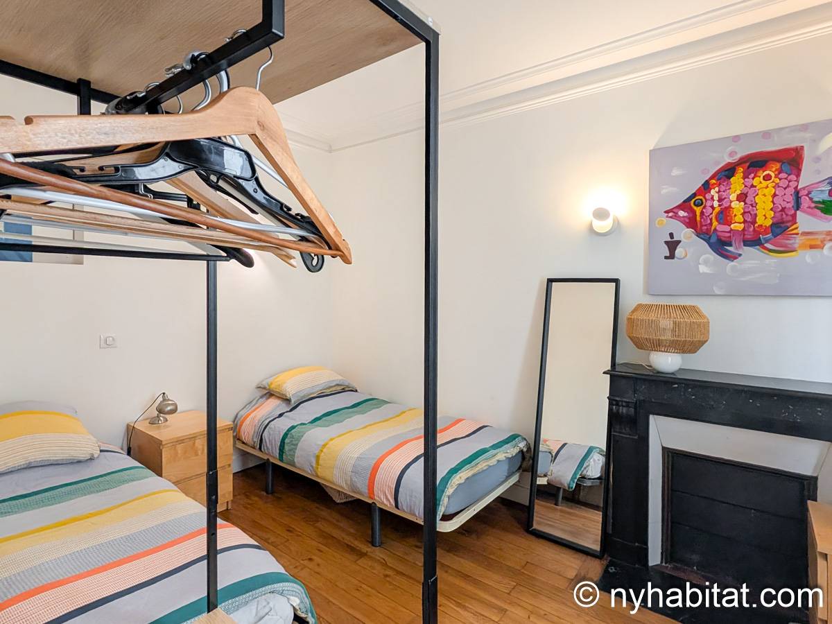 Camera 2 - Photo 3 di 6