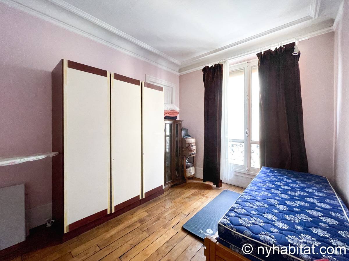 Camera 2 - Photo 2 di 3