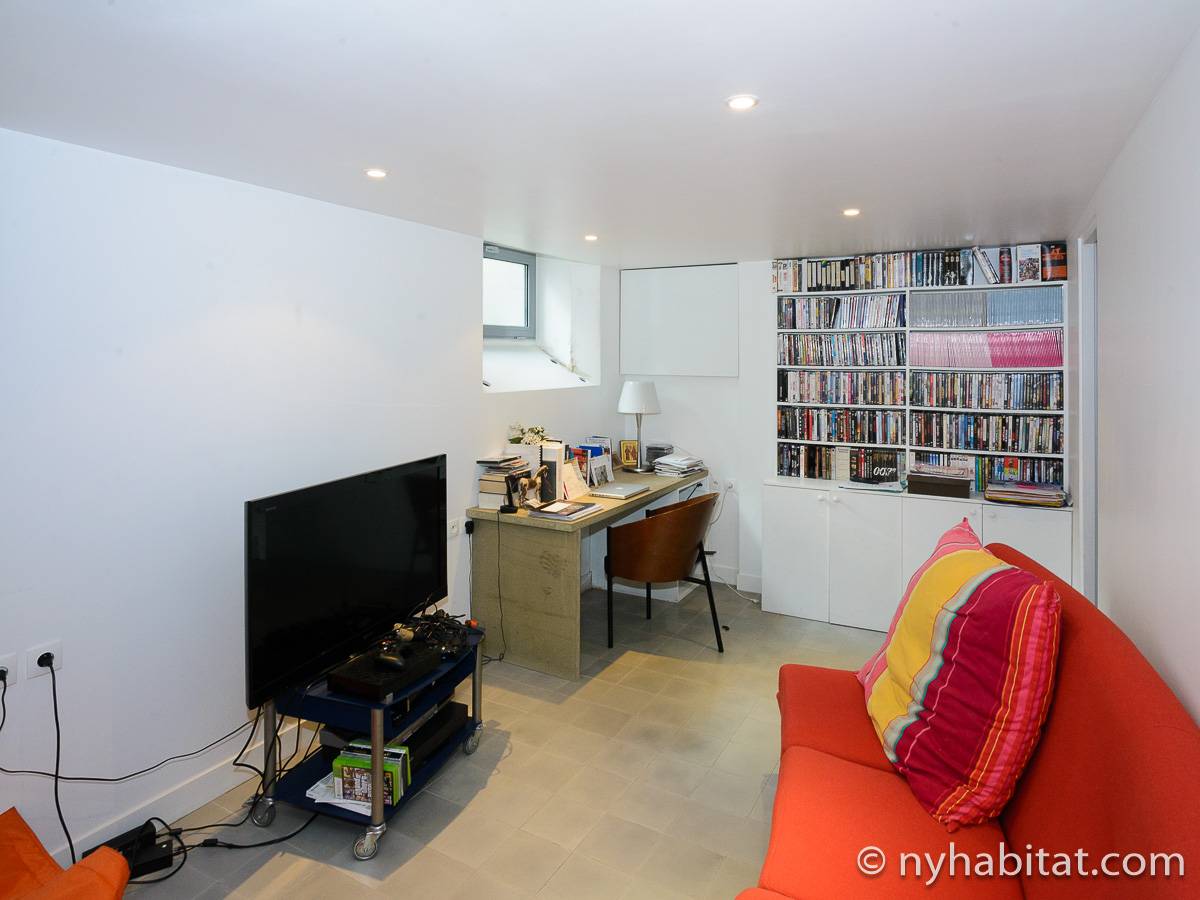 Paris Apartment 3 Bedroom Triplex Townhouse Rental in Menilmontant