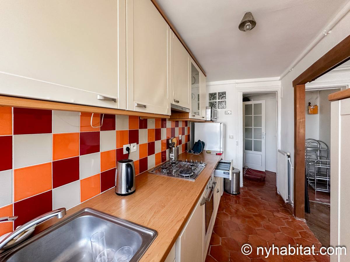 Kitchen - Photo 3 of 4