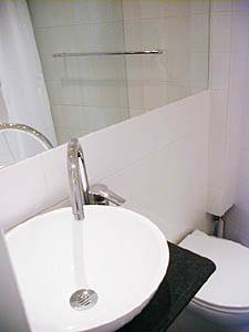 Salle de bain 1 - Photo 2 sur 4