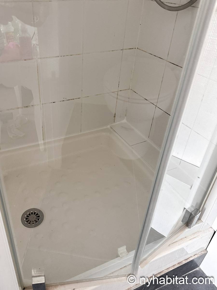 Bathroom - Photo 4 of 5