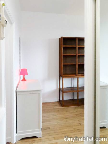 Living room - Photo 4 of 5