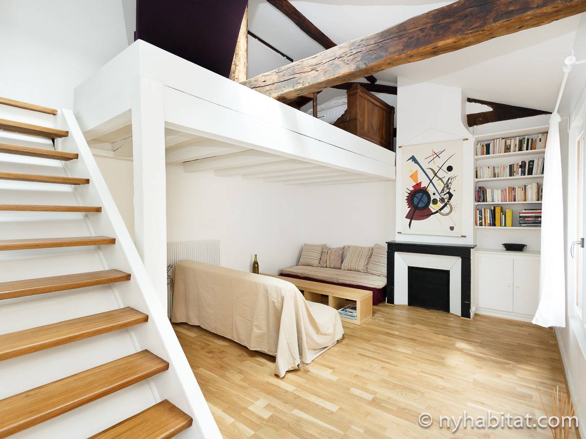 Living room - Photo 1 of 10
