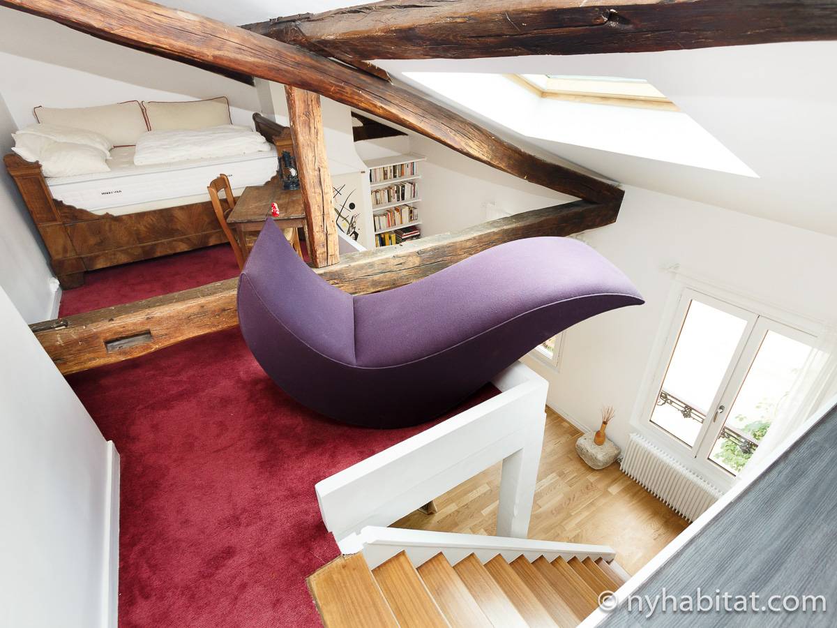 Living room - Photo 7 of 10