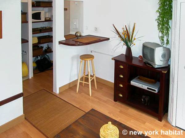 Living room - Photo 3 of 8
