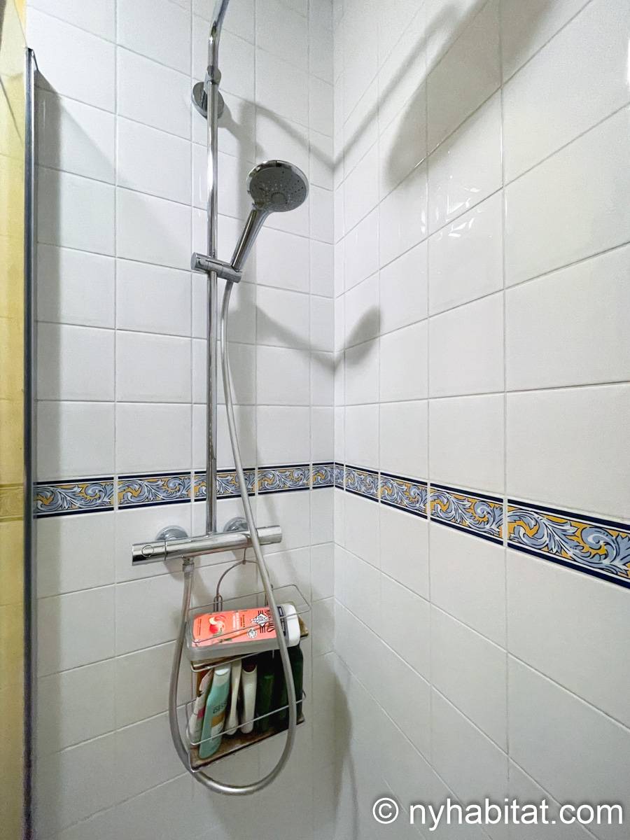 Baño 1 - Photo 3 de 5