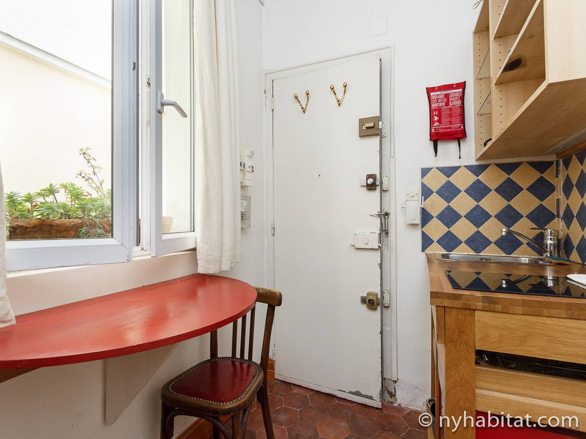 Paris Studio Apartment Rental in Latin Quarter (PA2598)
