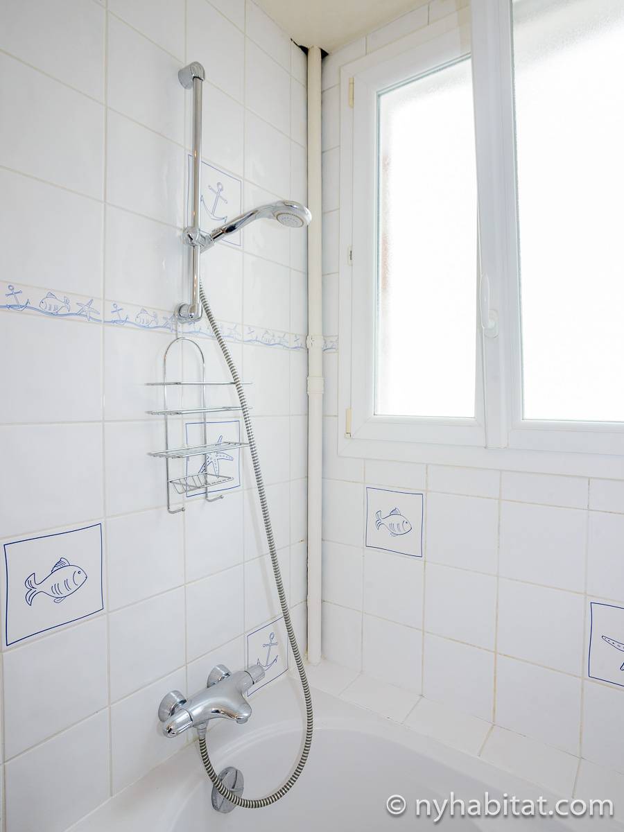 Salle de bain 1 - Photo 2 sur 4