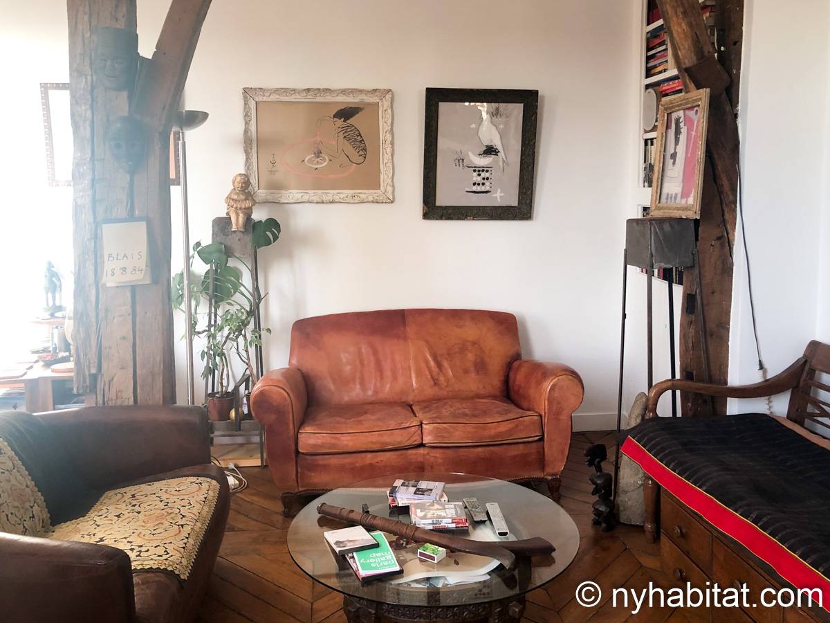 Living room - Photo 1 of 8
