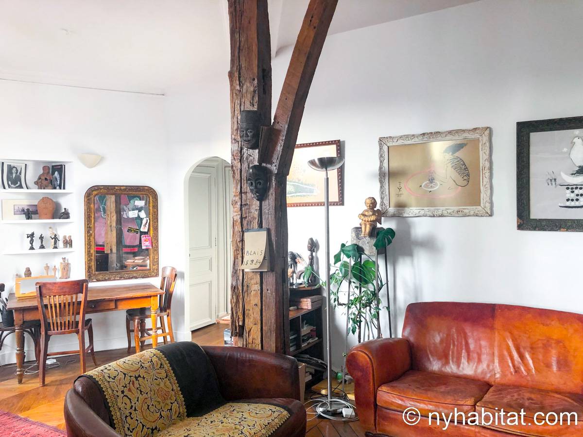 Living room - Photo 2 of 8