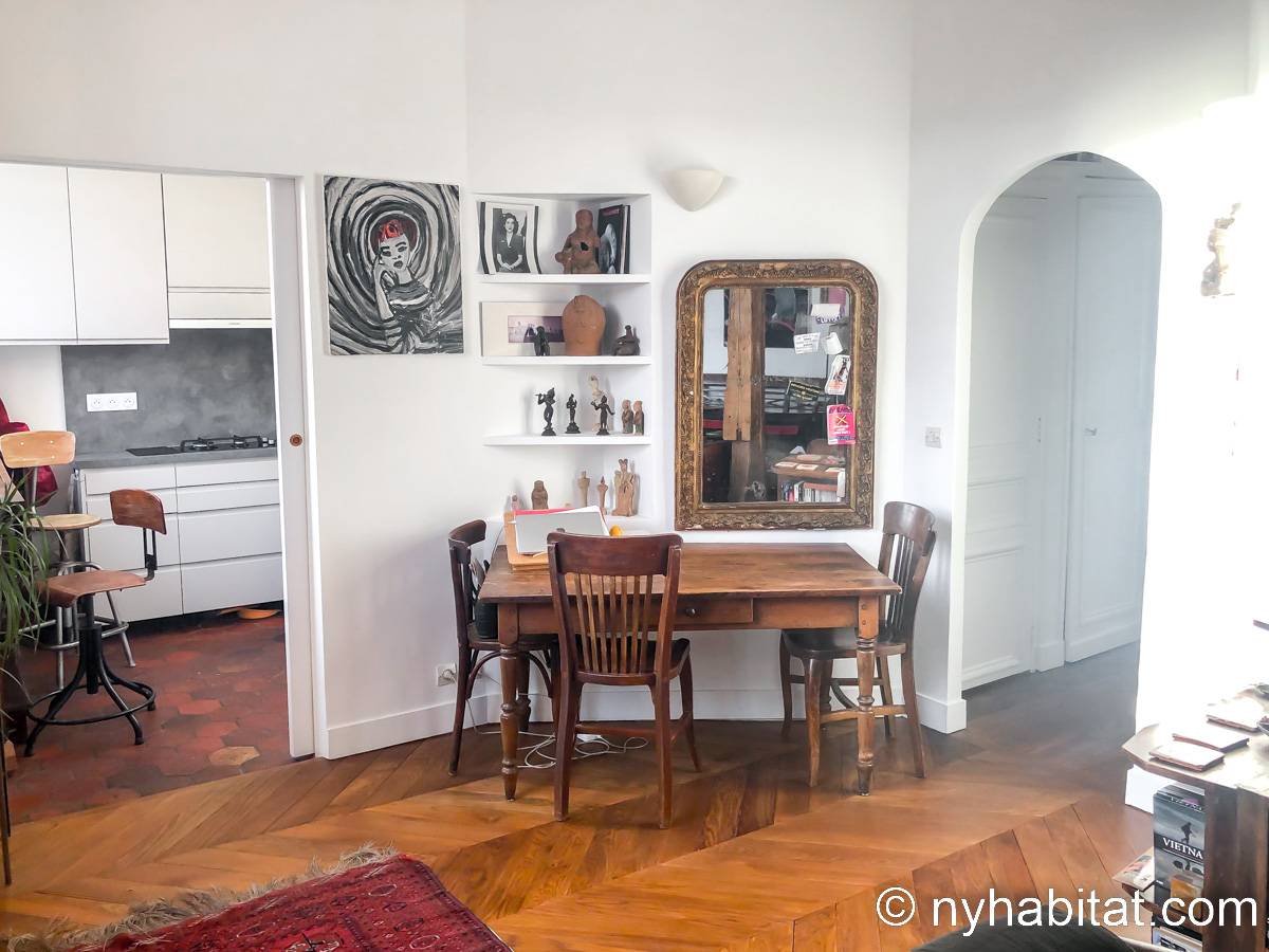 Living room - Photo 6 of 8