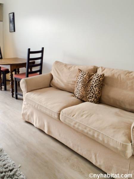 Living room - Photo 4 of 4