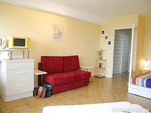 Living room - Photo 5 of 10