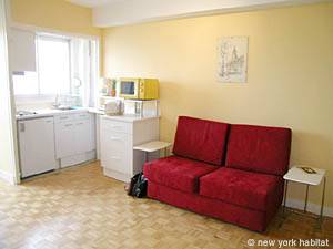 Living room - Photo 4 of 10