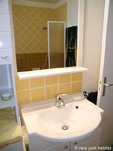 Bathroom - Photo 4 of 5