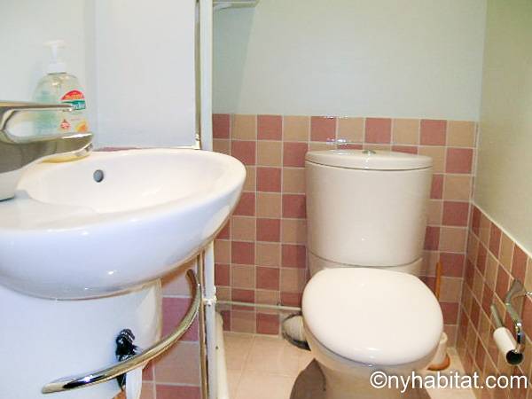 Bathroom 4 - Photo 1 of 1