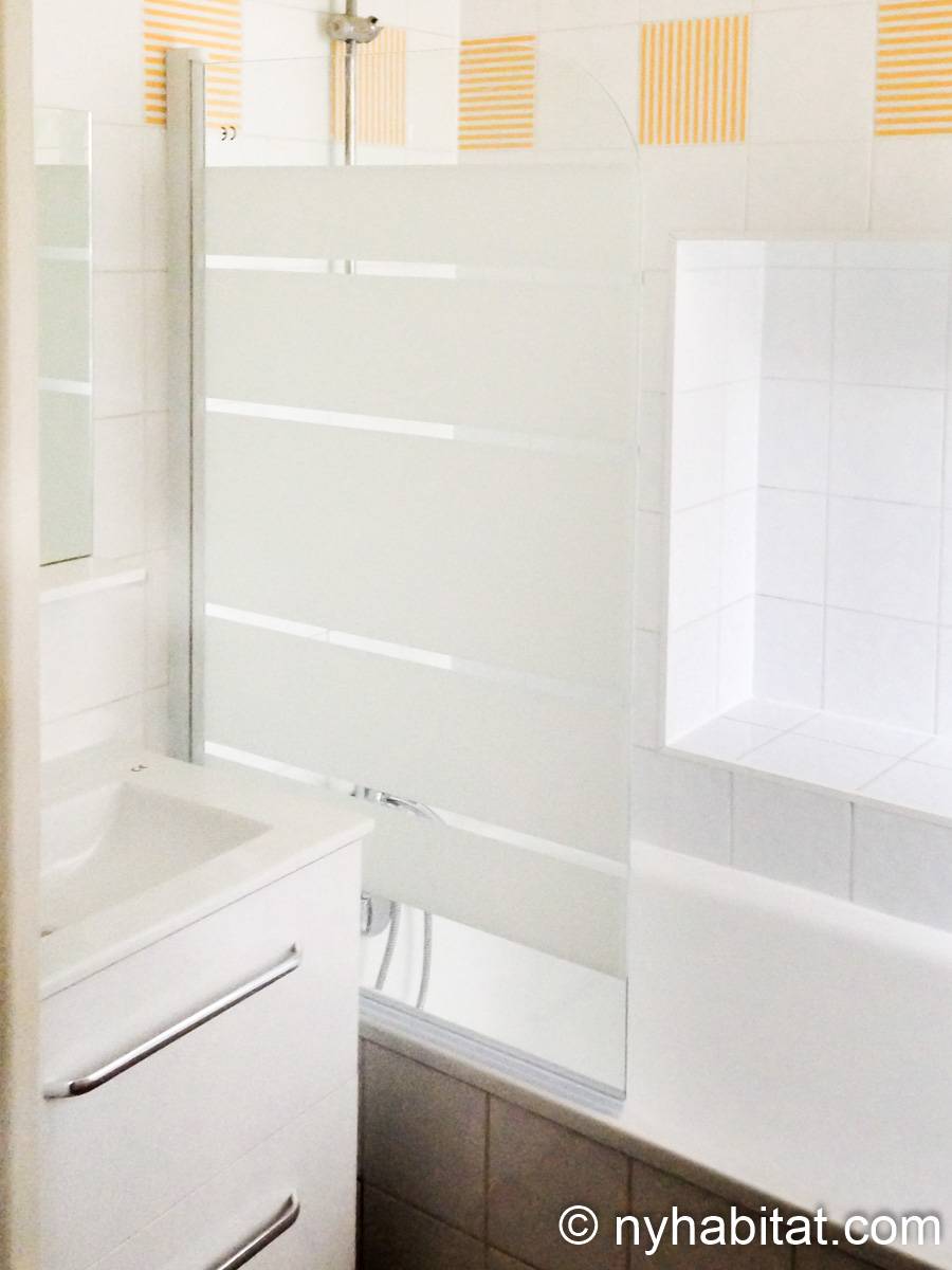 Badezimmer 1 - Photo 2 von 3