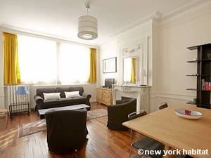 Living room - Photo 3 of 8