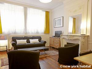 Living room - Photo 1 of 8