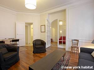 Living room - Photo 5 of 8