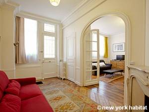 Living room - Photo 6 of 8