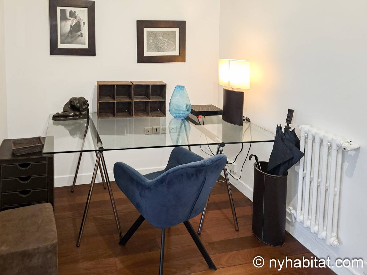 Living room - Photo 5 of 5