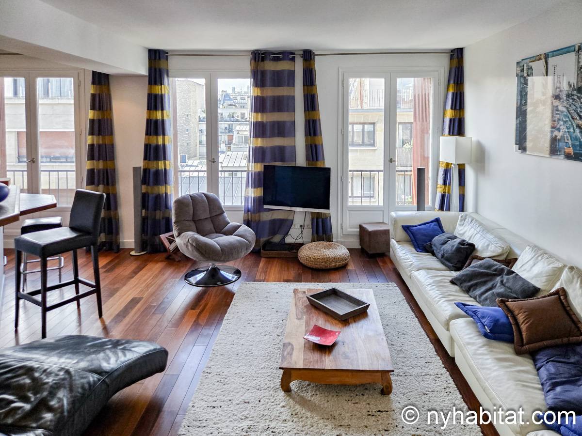 Living room - Photo 2 of 5