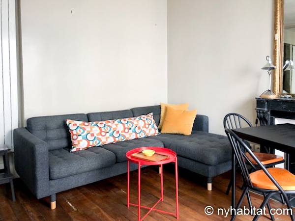 Living room - Photo 2 of 5