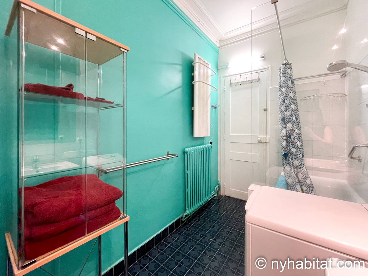 Bathroom - Photo 4 of 5