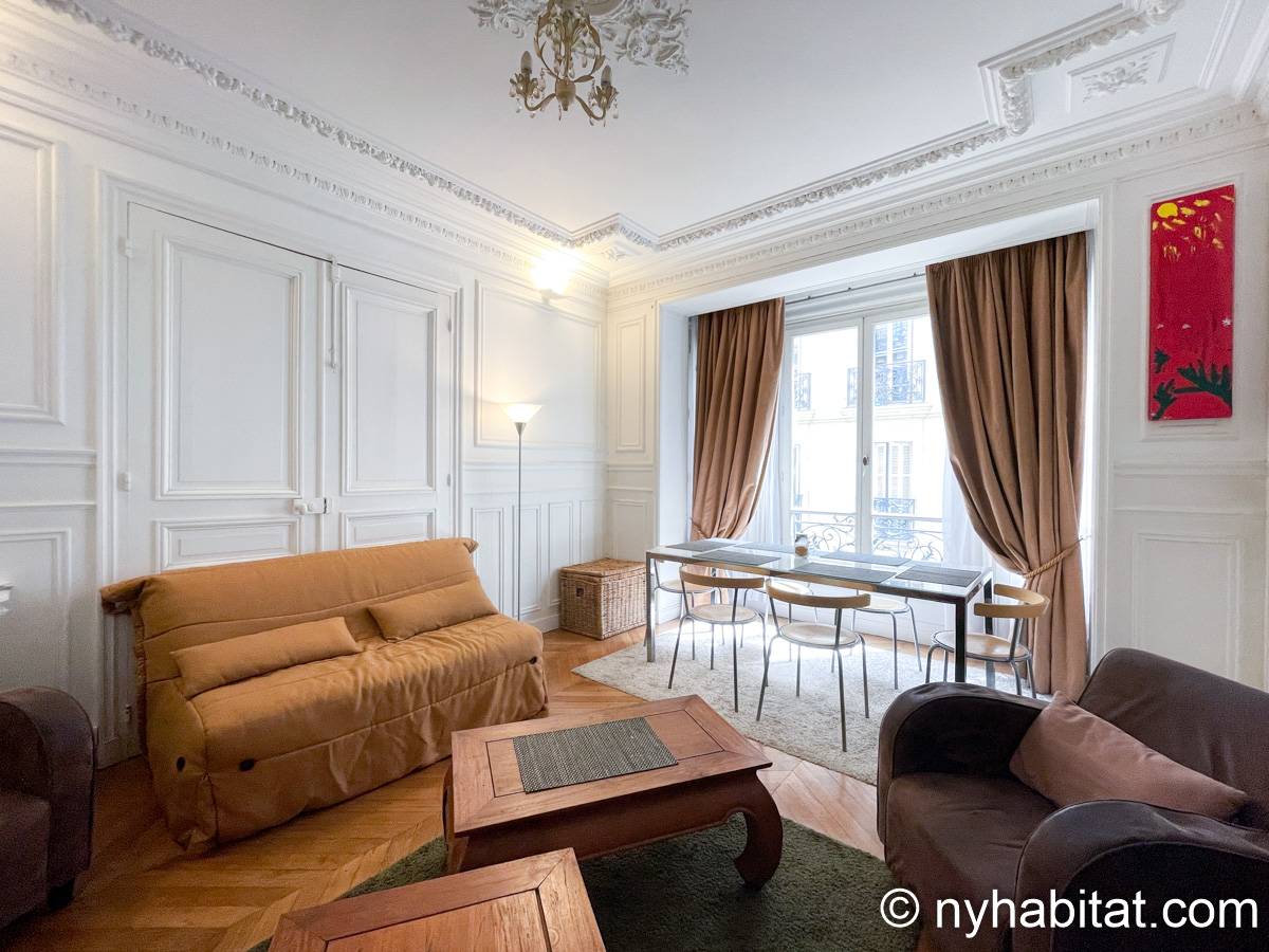 Living room - Photo 2 of 4