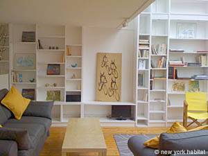 Living room - Photo 3 of 12
