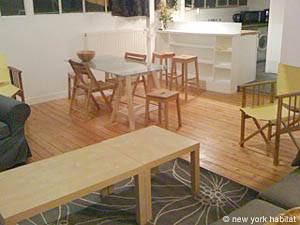 Living room - Photo 5 of 12