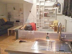 Living room - Photo 7 of 12