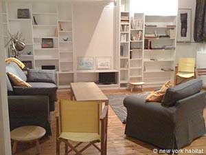 Living room - Photo 9 of 12