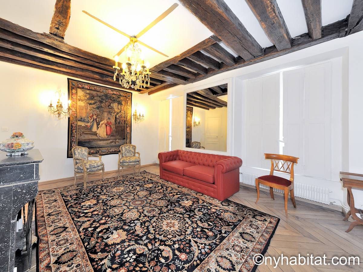 Paris 2 Bedroom Apartment Rental in Champs Élysées (PA4238)