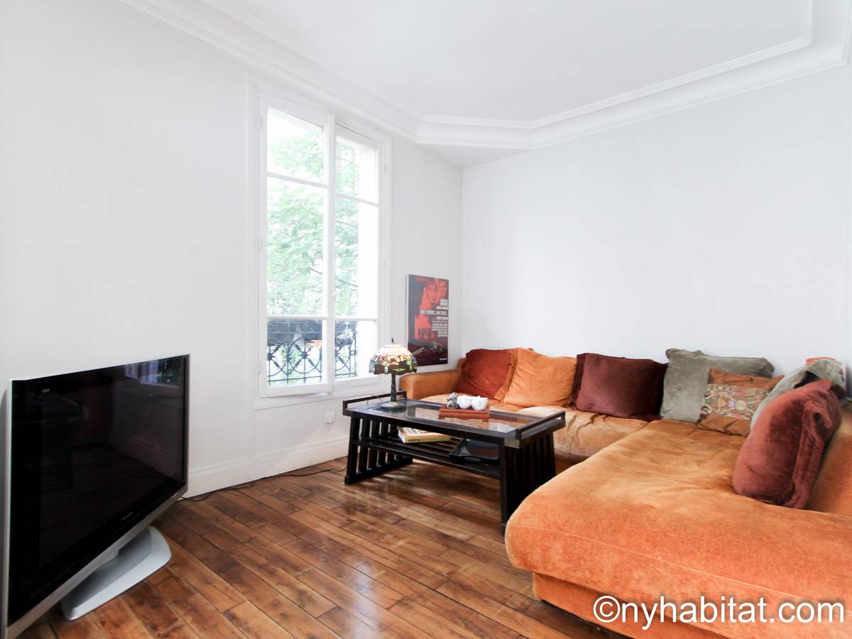Paris 1 Bedroom Loft Apartment Rental in Montmartre (PA4297)