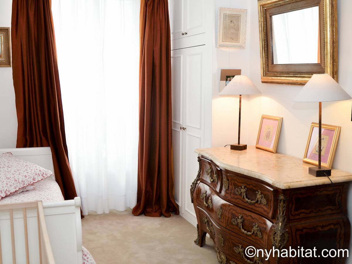 Schlafzimmer 2 - Photo 2 von 3