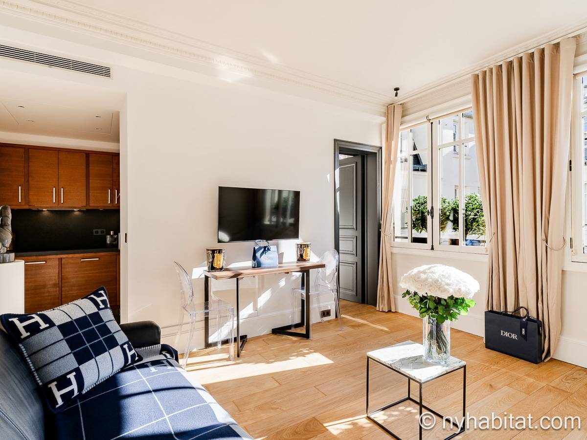 Living room - Photo 2 of 6 Living room - Photo 2 of 6