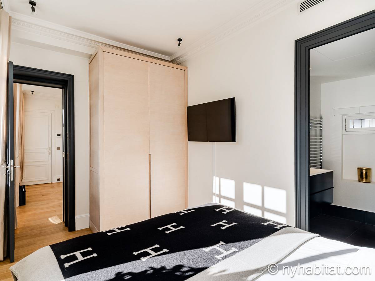 Bedroom - Photo 4 of 7 Bedroom - Photo 4 of 7