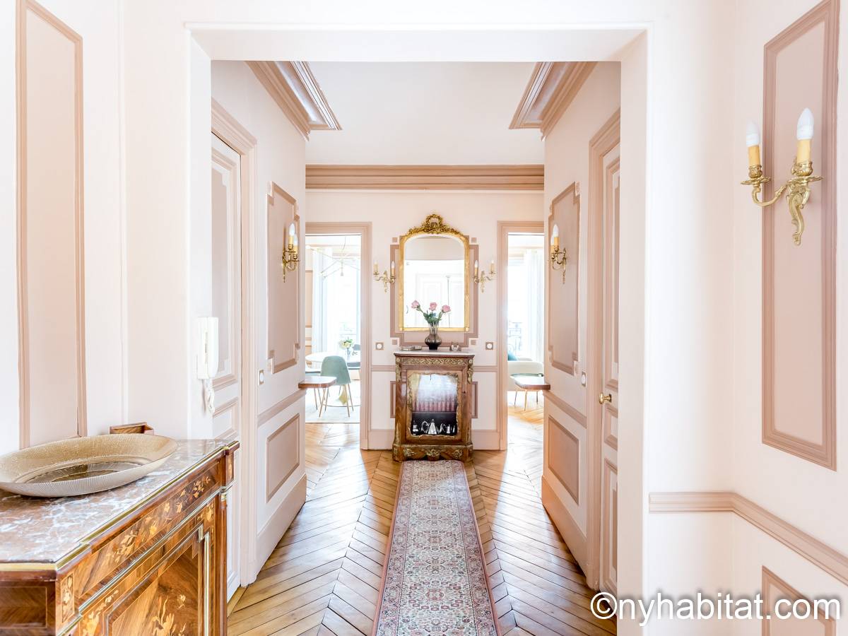 Paris Apartment 3 Bedroom Apartment Rental in Gare Saint Lazare (PA4417)