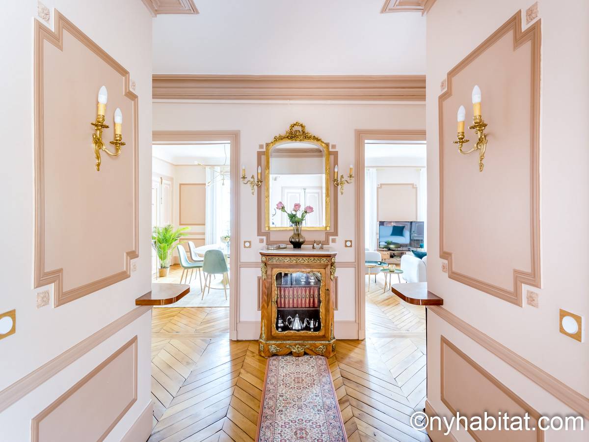 Paris Apartment 3 Bedroom Apartment Rental in Gare Saint Lazare (PA4417)