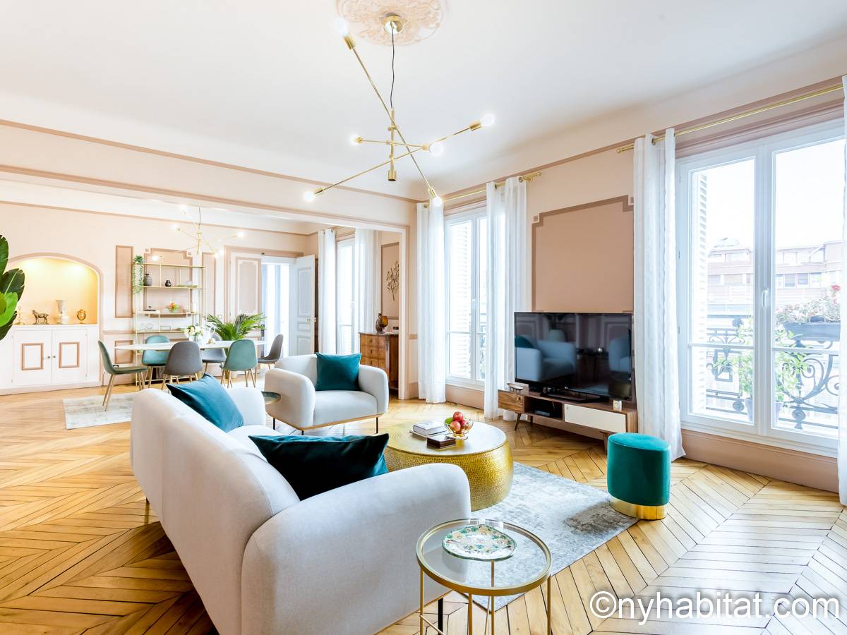 Paris Apartment 3 Bedroom Apartment Rental in Gare Saint Lazare (PA4417)