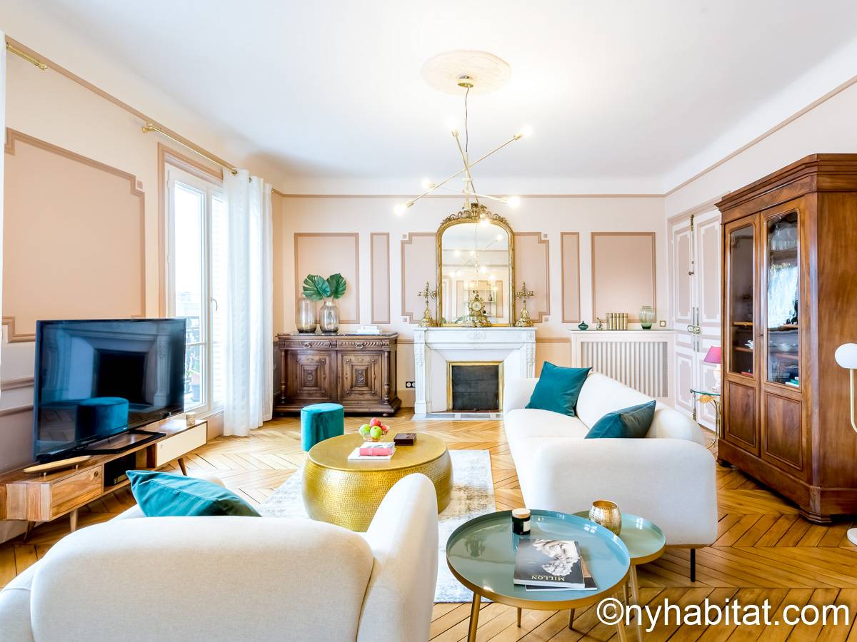 Paris Apartment 3 Bedroom Apartment Rental in Gare Saint Lazare (PA4417)