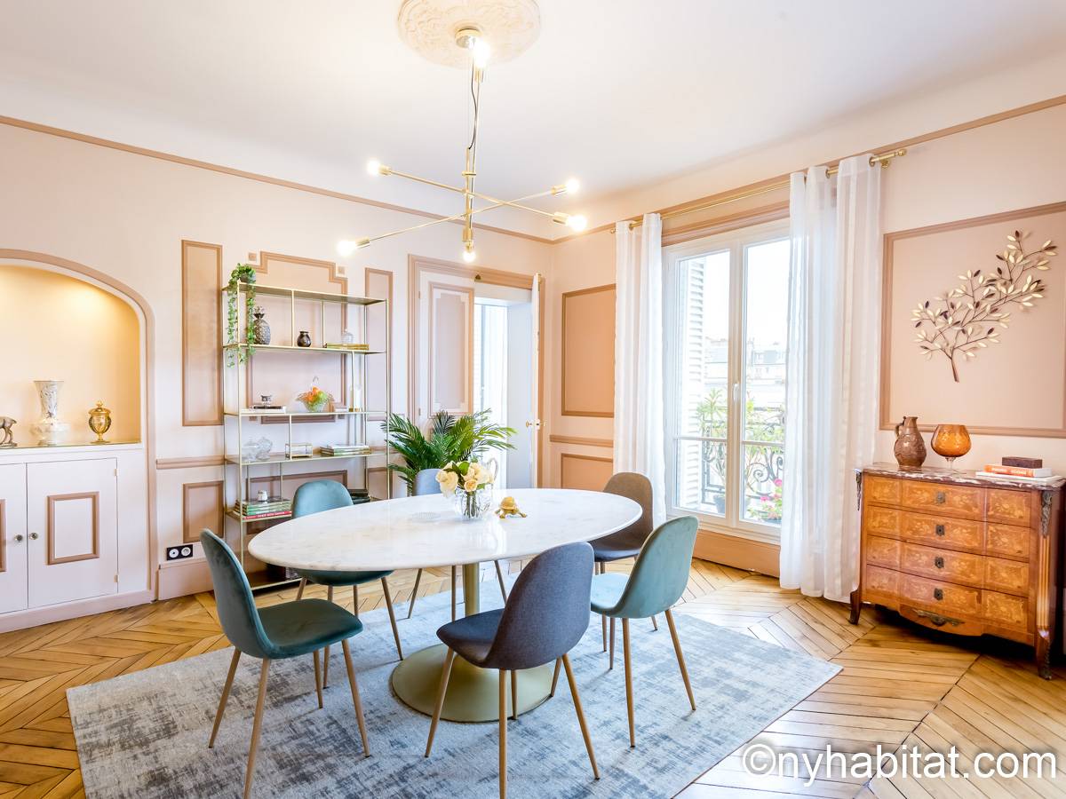Paris Apartment 3 Bedroom Apartment Rental in Gare Saint Lazare (PA4417)